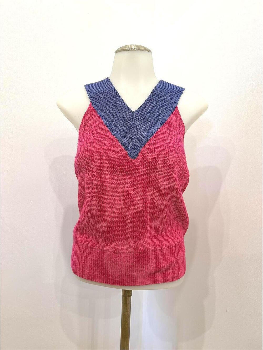 College Town Medium Vintage Sleeveless Knit Top with V-Neck Collar